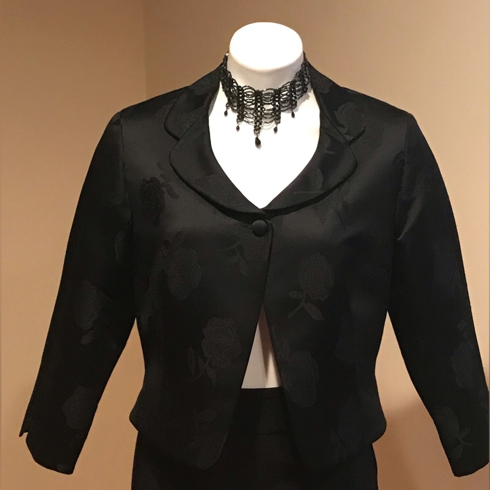 Isabel Ardee Small Black Column 1 Button Light Fl… - image 1